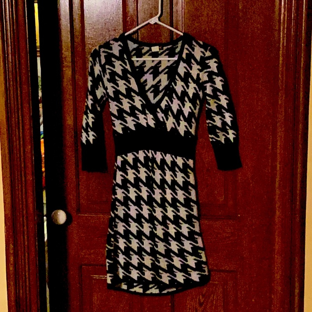 Mary Tyler Moore  style Black and white hounds tooth sweater dress